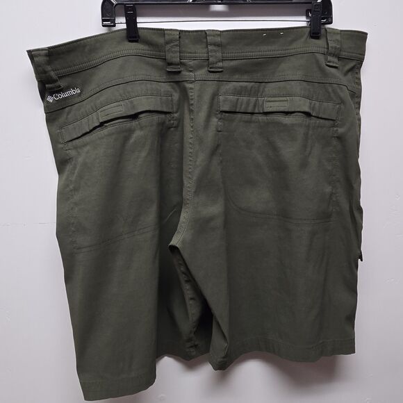 Columbia Mens Shorts sz 42W 22L Army Green Khaki Pockets Outdoor Casual Pockets - Picture 2 of 8